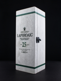 Laphroaig 25 box 1 600×800