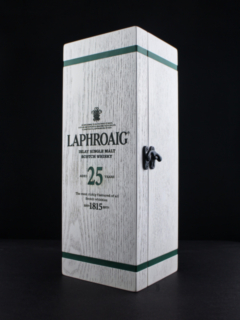 Laphroaig 25 box 1 600x800